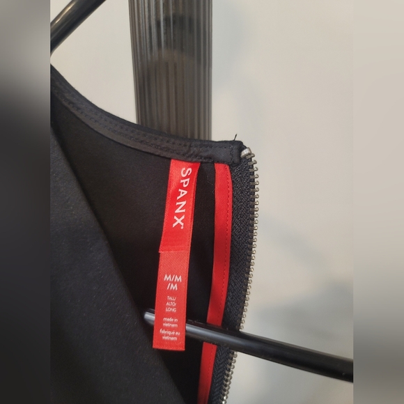 SPANX Perfect Sleeveless Jumpsuit in Classic Black Medium Tall New NWT - Picture 3 of 7